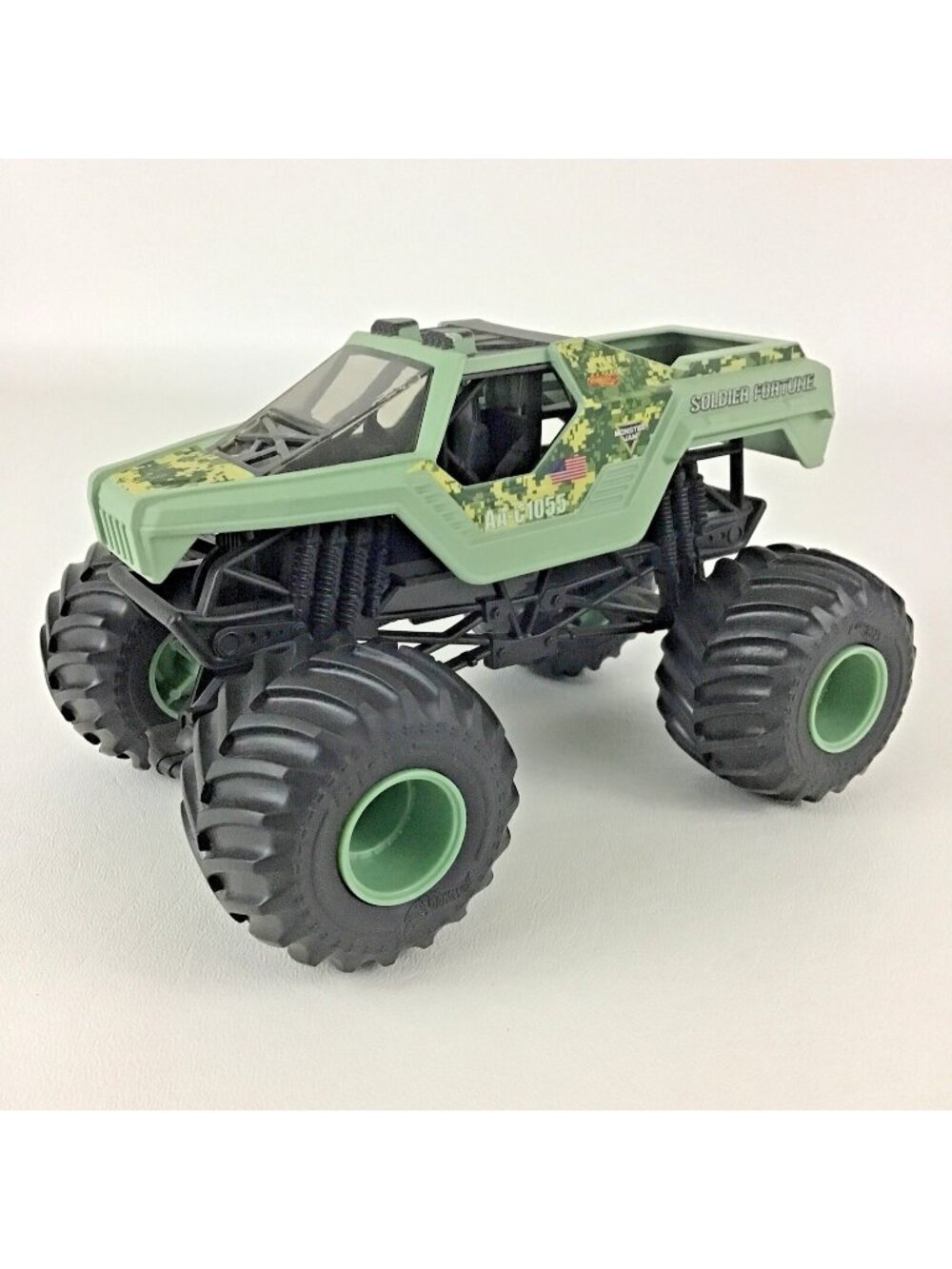 Hot Wheels Monster Jam Truck Soldier Fortune Military 1:24 Vehicle 2015 Mattel
